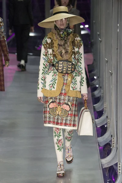 Look 62